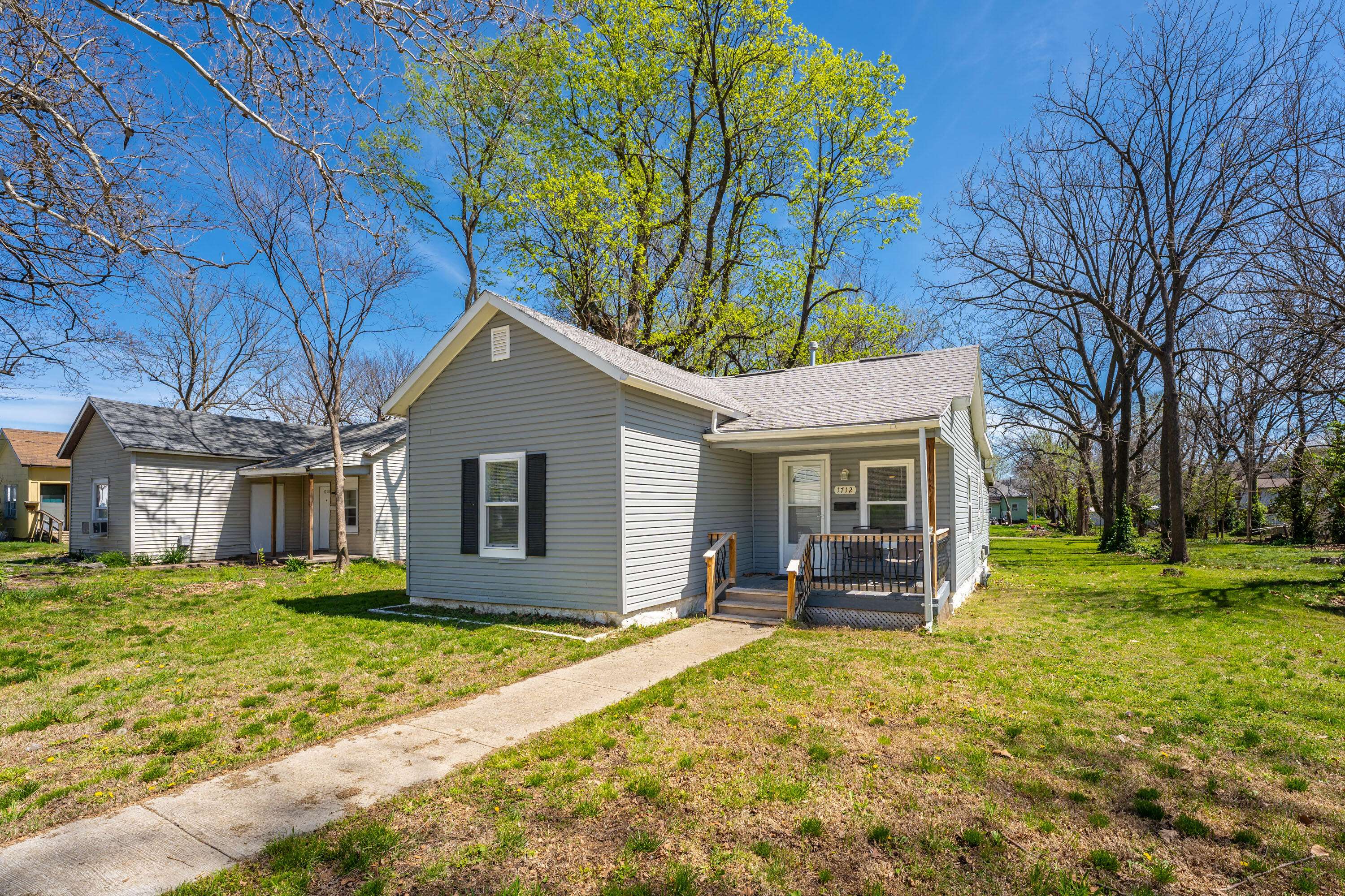 1712 N Clay AVE, Springfield, MO 65803
