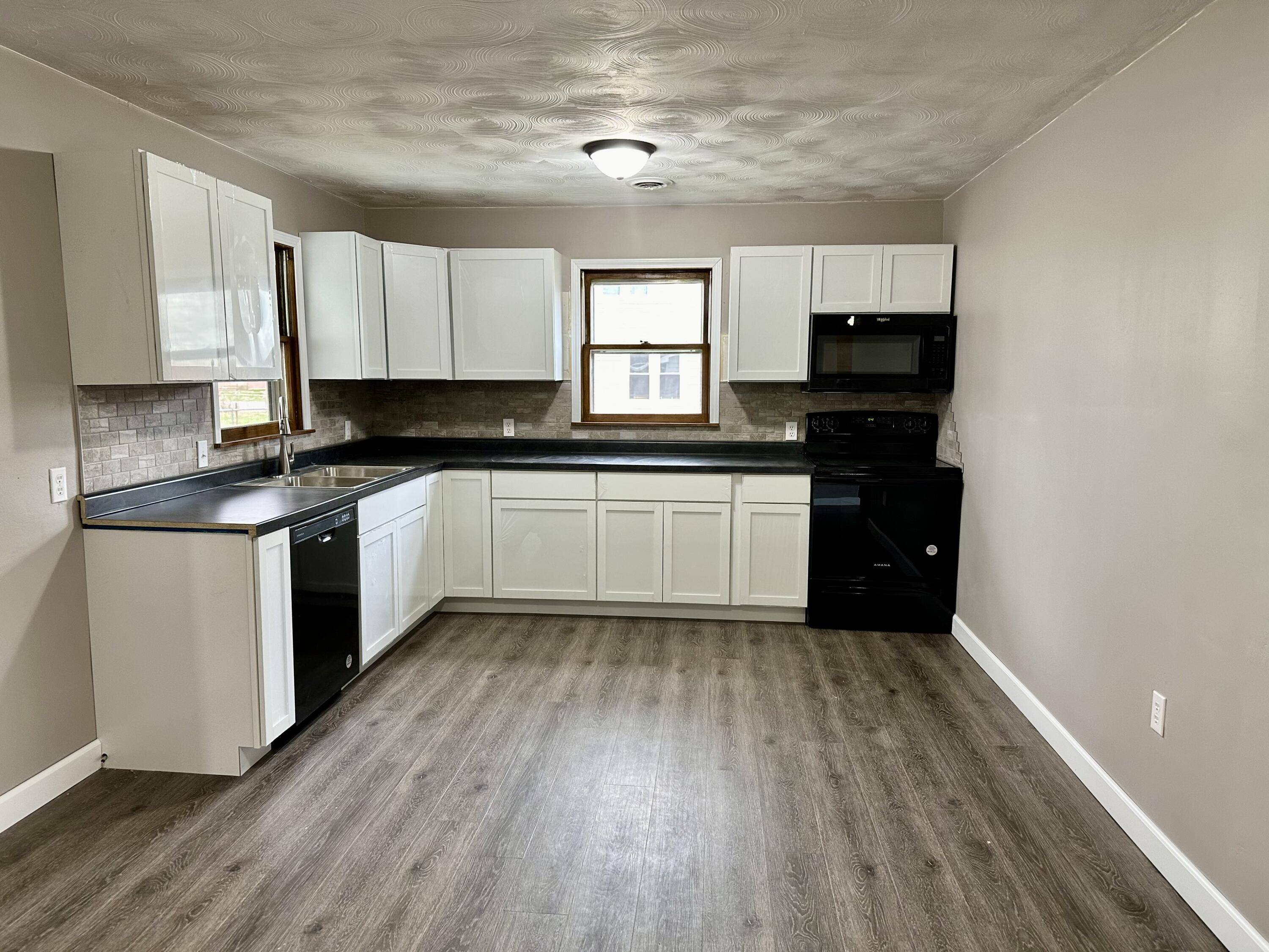 Marshfield, MO 65706,610 E Washington ST