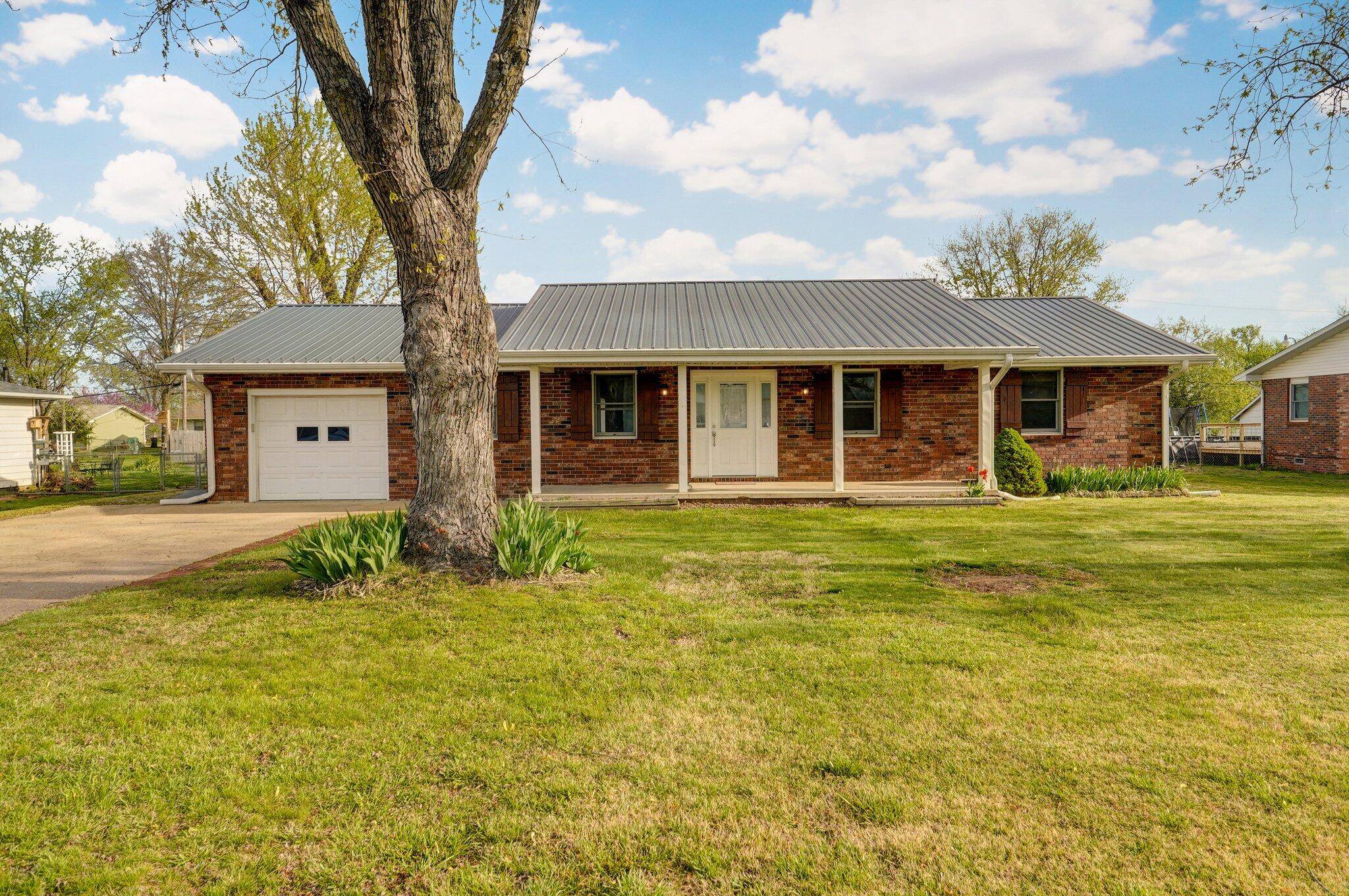 1025 Fowler RD, Lebanon, MO 65536