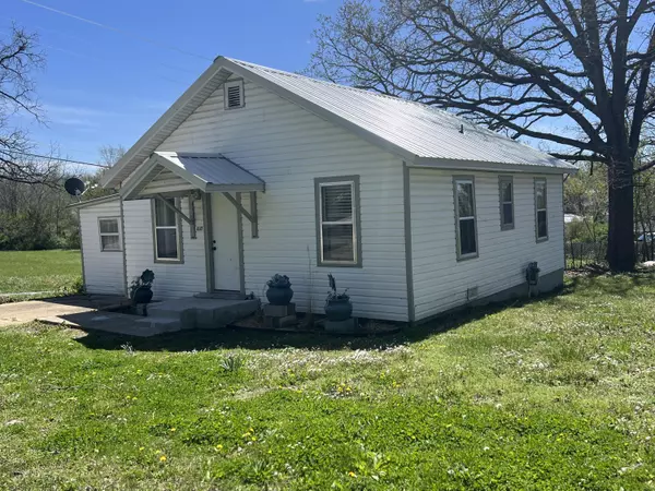 407 Grand AVE, Ava, MO 65608