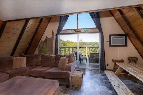 Branson, MO 65616,323 E Chinquapin