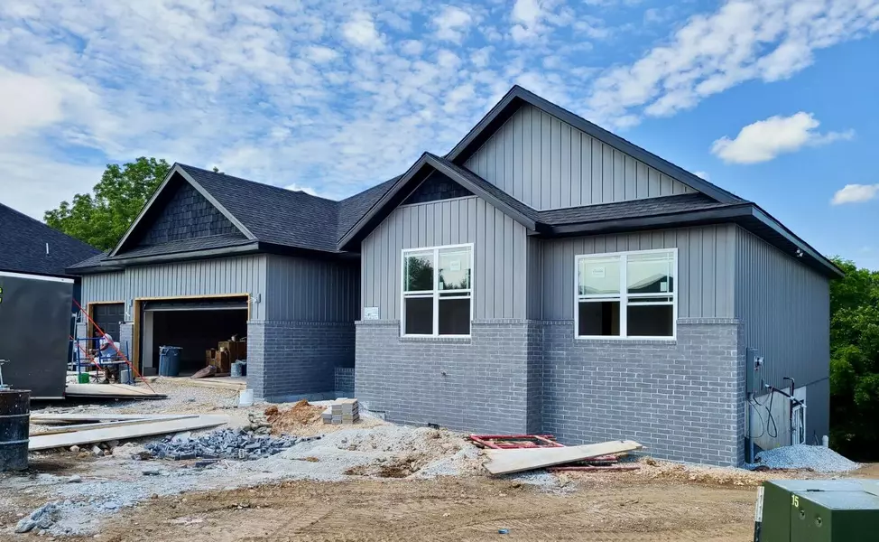 502 Cherokee CT, Rogersville, MO 65742