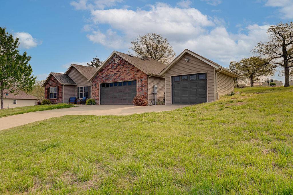 414 Oak Brook Ests LN, Walnut Shade, MO 65771