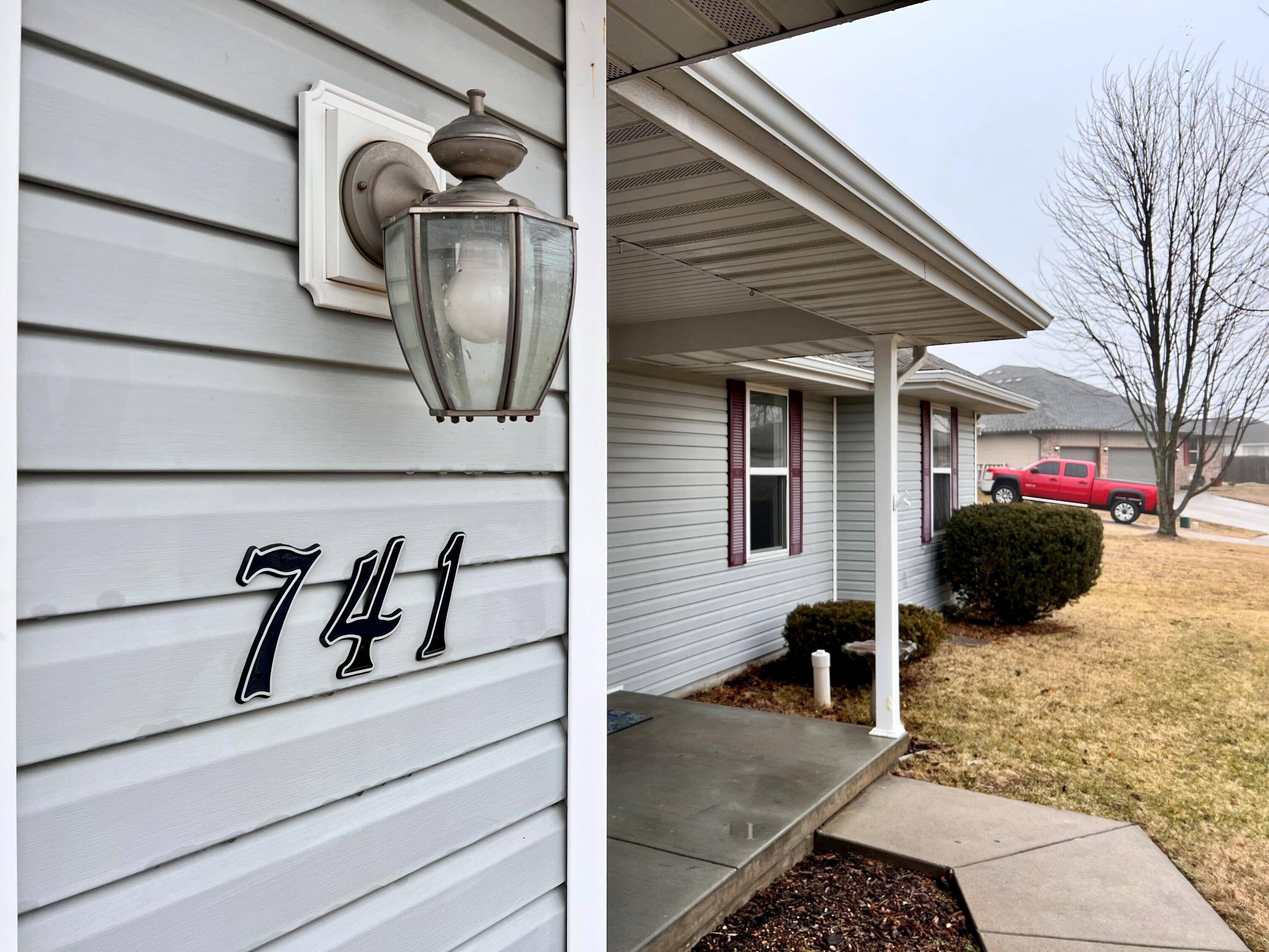 Republic, MO 65738,741 W Apache ST