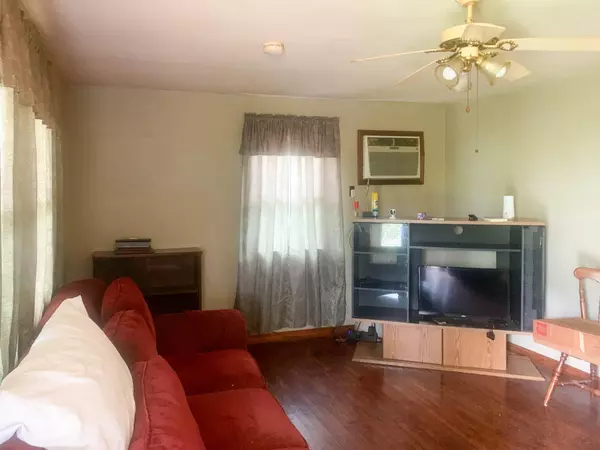 Isabella, MO 65676,460 State Hwy Hh