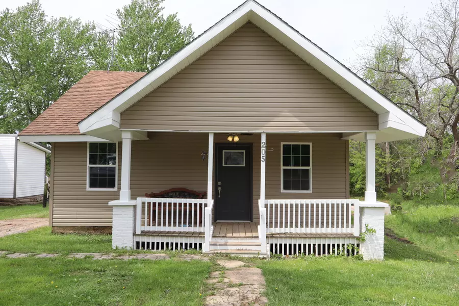 205 N Porter AVE, Conway, MO 65632