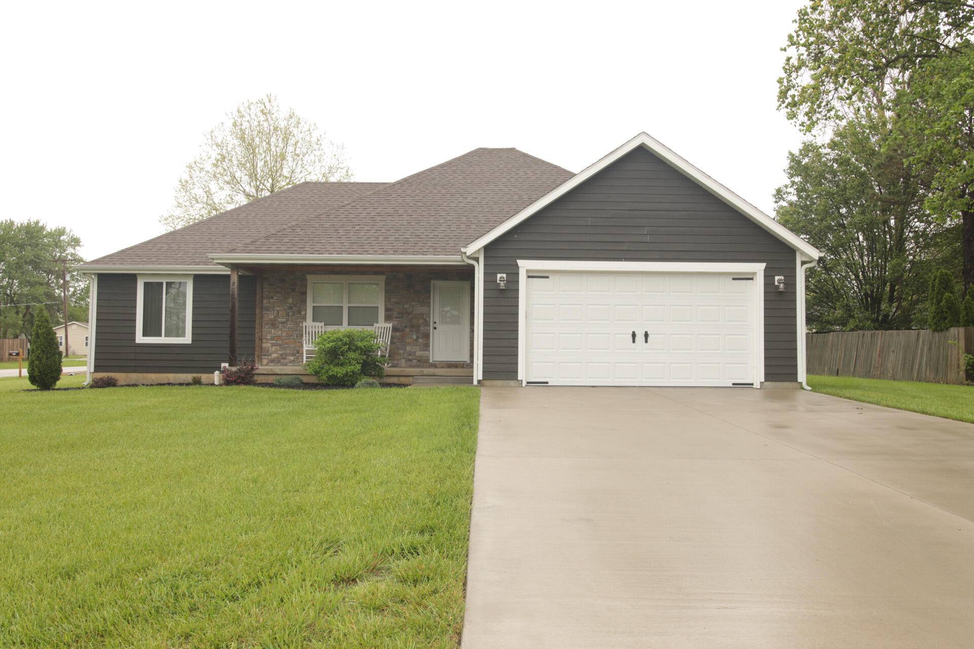 809 Shaffer ST, Marshfield, MO 65706