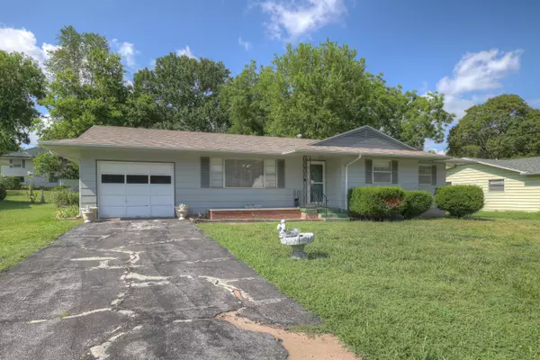 511 E 14th ST, Carthage, MO 64836