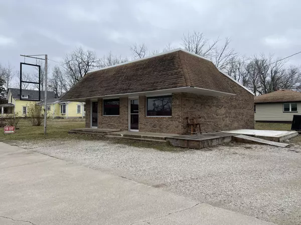 325 W Commercial ST, Mansfield, MO 65704