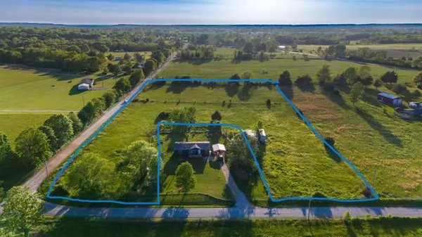 Seligman, MO 65745,28199 Farm Road 1090