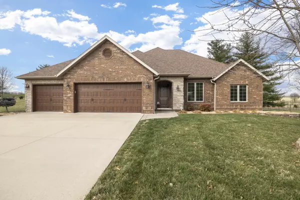 2407 Walnut Grove CIR, Nixa, MO 65714