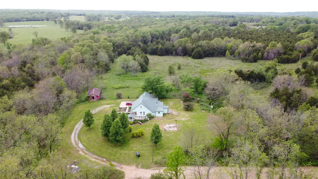 12451 Bell RD, Roby, MO 65557