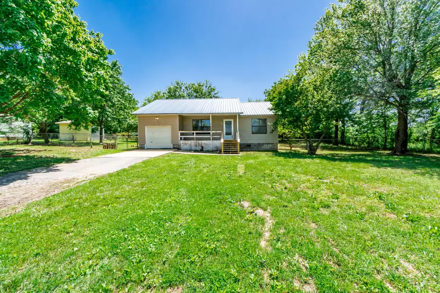 916 Hickory ST, Washburn, MO 65772