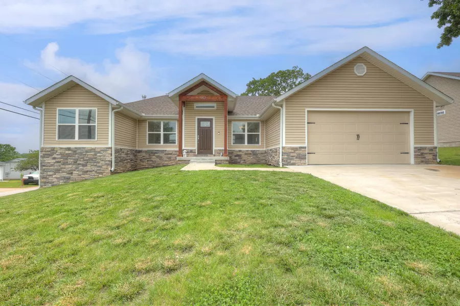 902 Oregon DR, Carterville, MO 64835