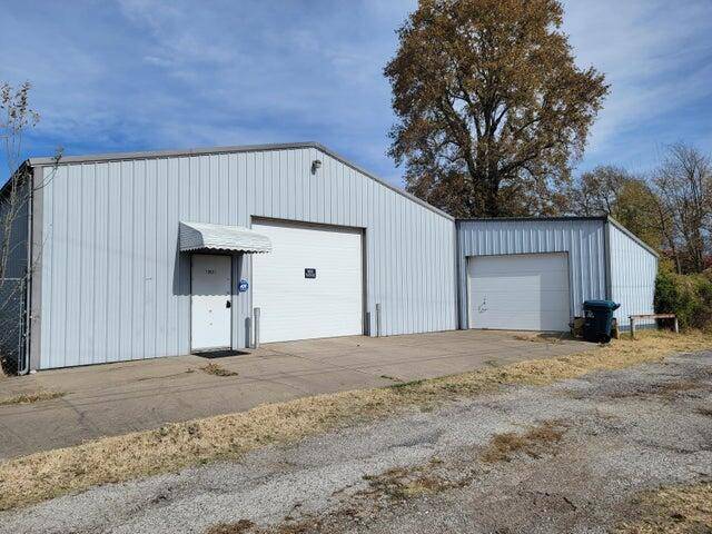 1003 1/2 E Broadway, Monett, MO 65708