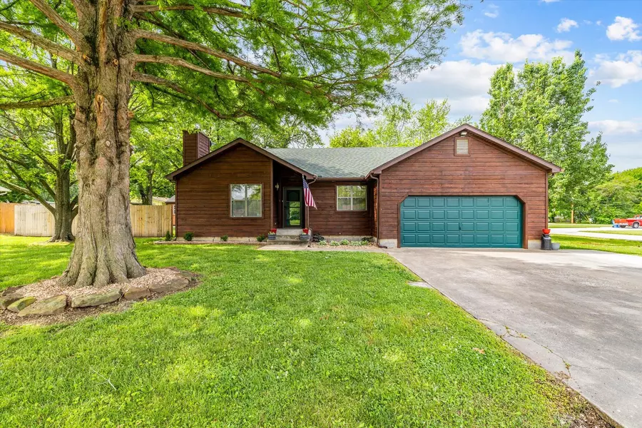 201 E 3rd TER, Lamar, MO 64759