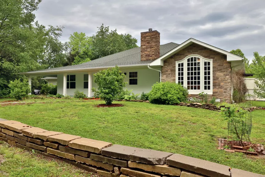 4944 W Glory LN, Brookline, MO 65619