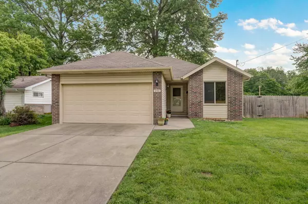 958 S Peach Tree AVE, Springfield, MO 65802