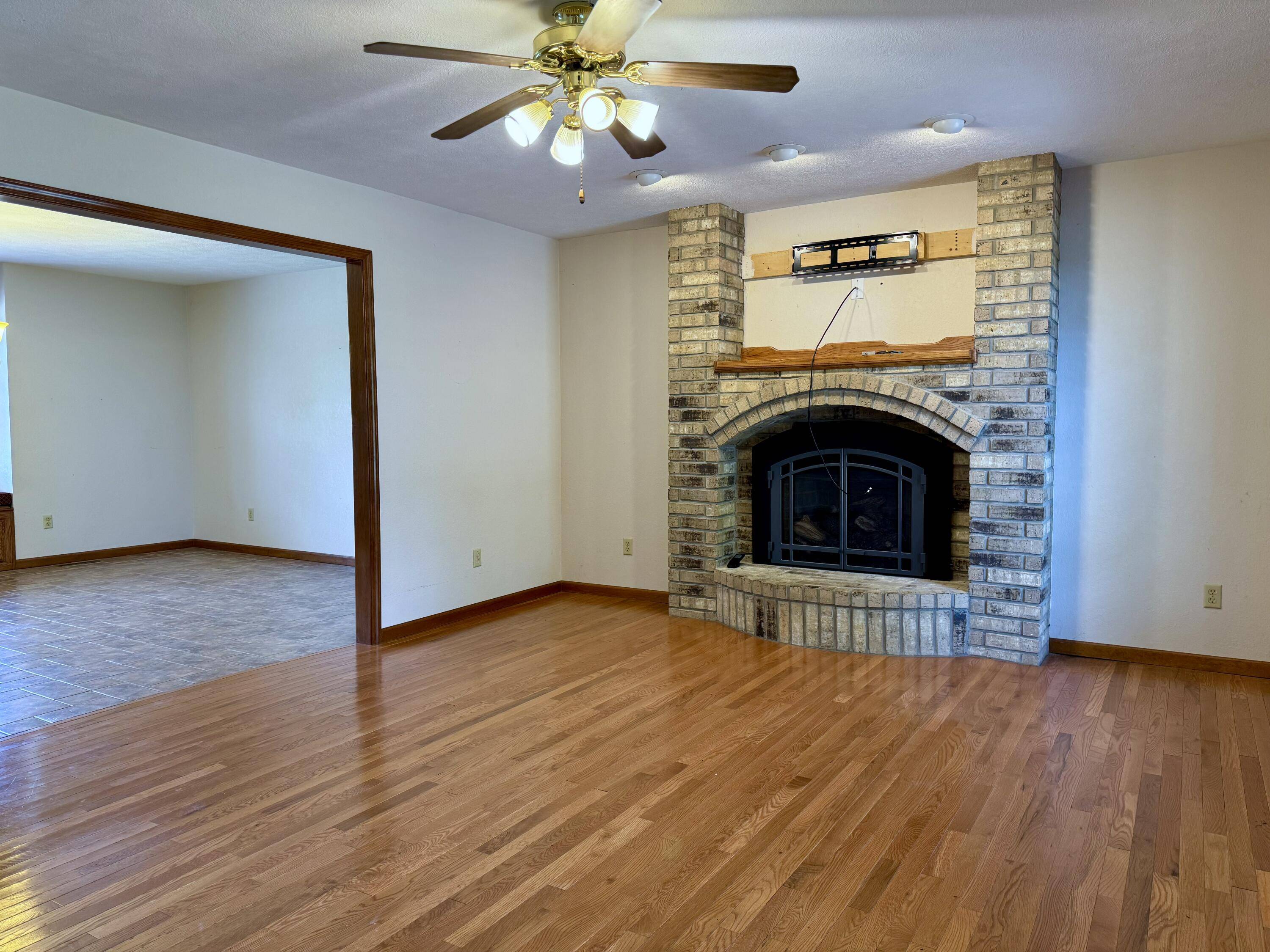 Bolivar, MO 65613,883 Highway T