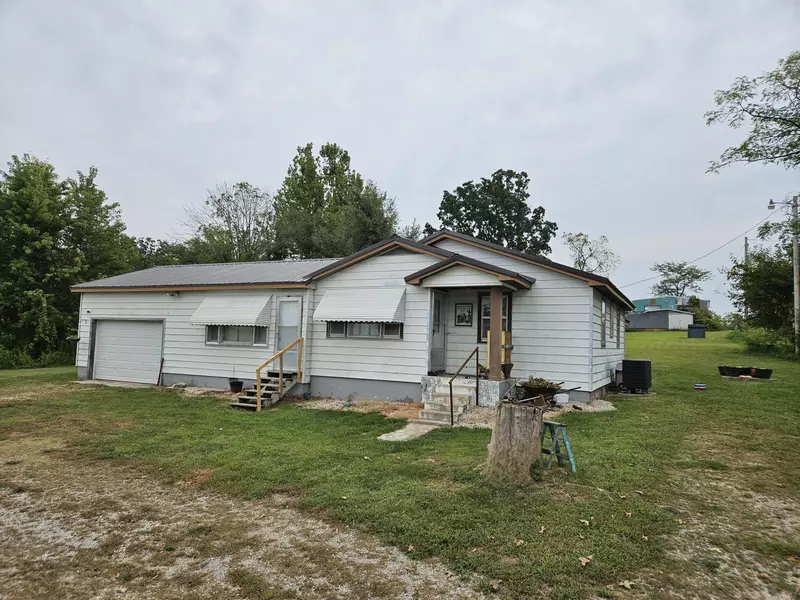 2736 Perkins LN, Mountain Grove, MO 65711