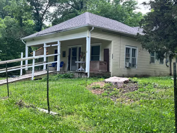 208 W 10th ST, Galena, MO 65656