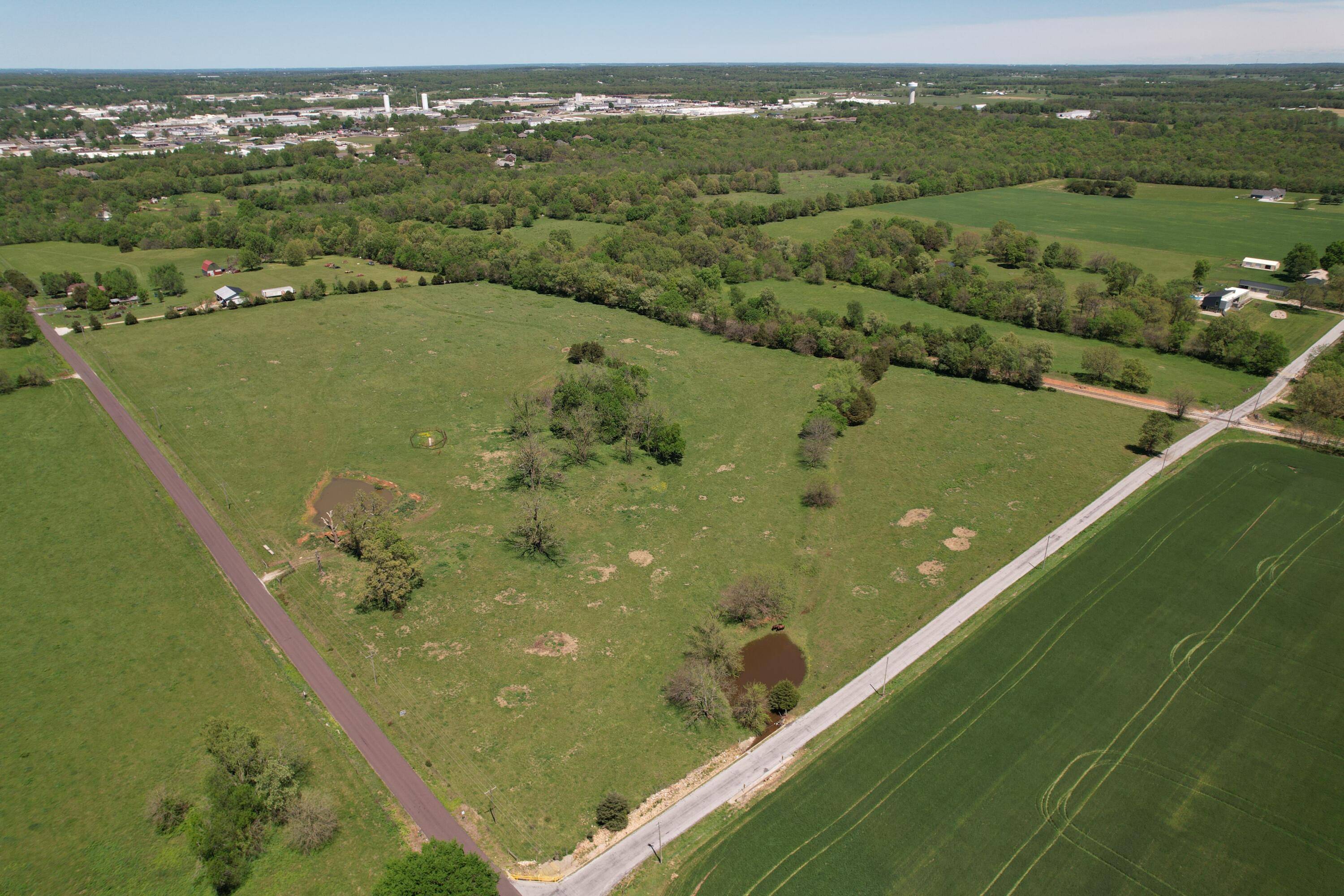 000 Farm Rd 1080, Monett, MO 65708
