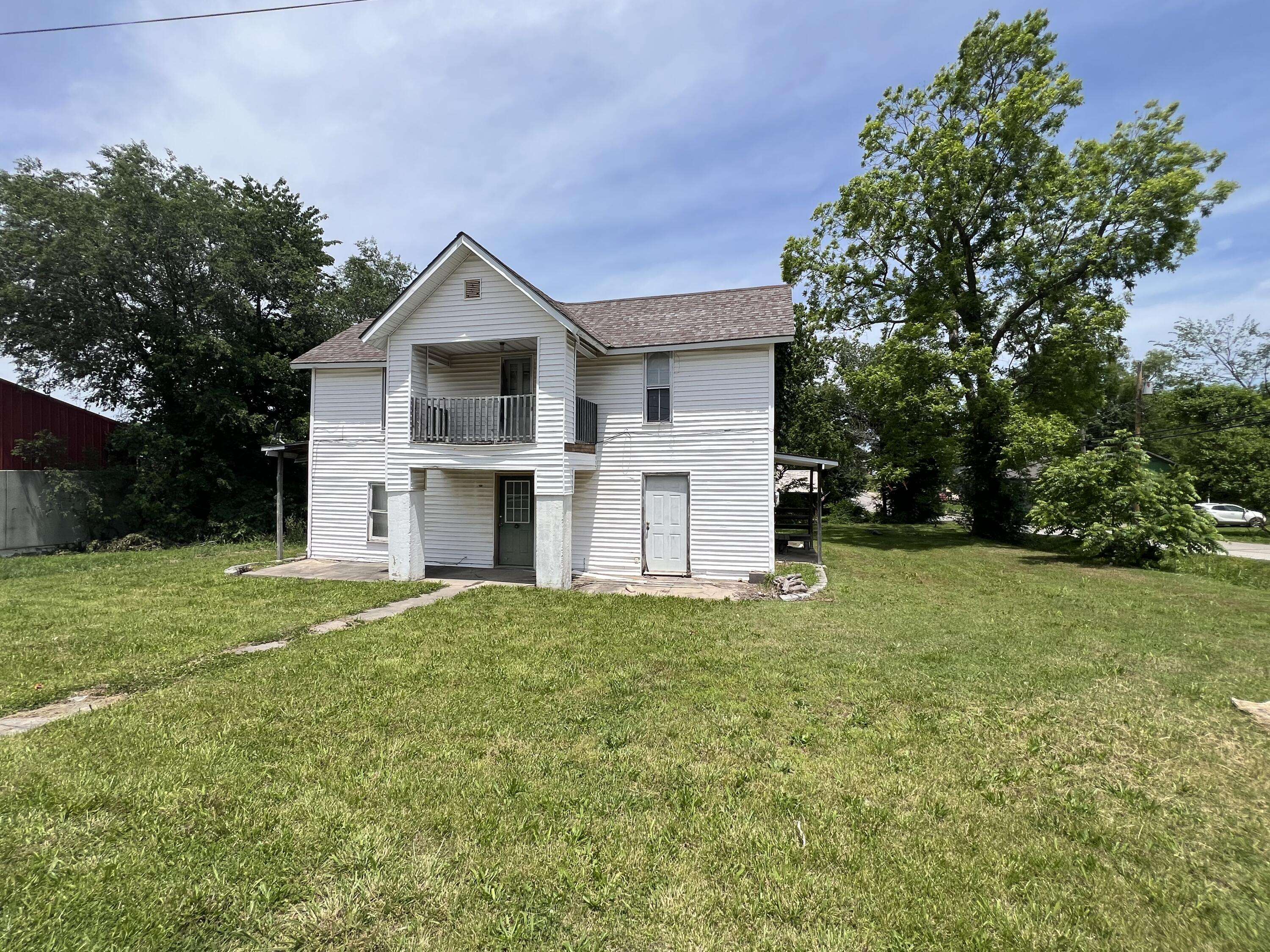 208 E Benton AVE, Ava, MO 65608