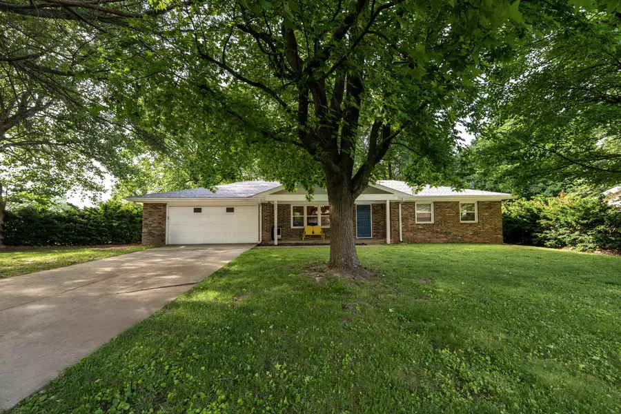 212 John F Kennedy DR, Willard, MO 65781