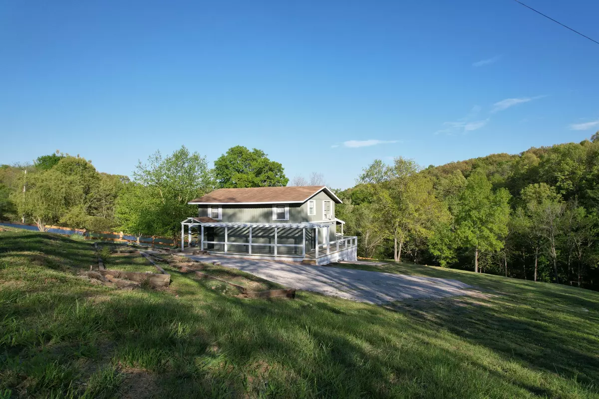 Ava, MO 65608,10598 Private Drive 2033