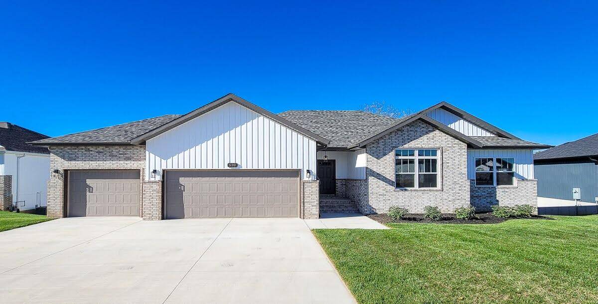 510 Cherokee CT, Rogersville, MO 65742