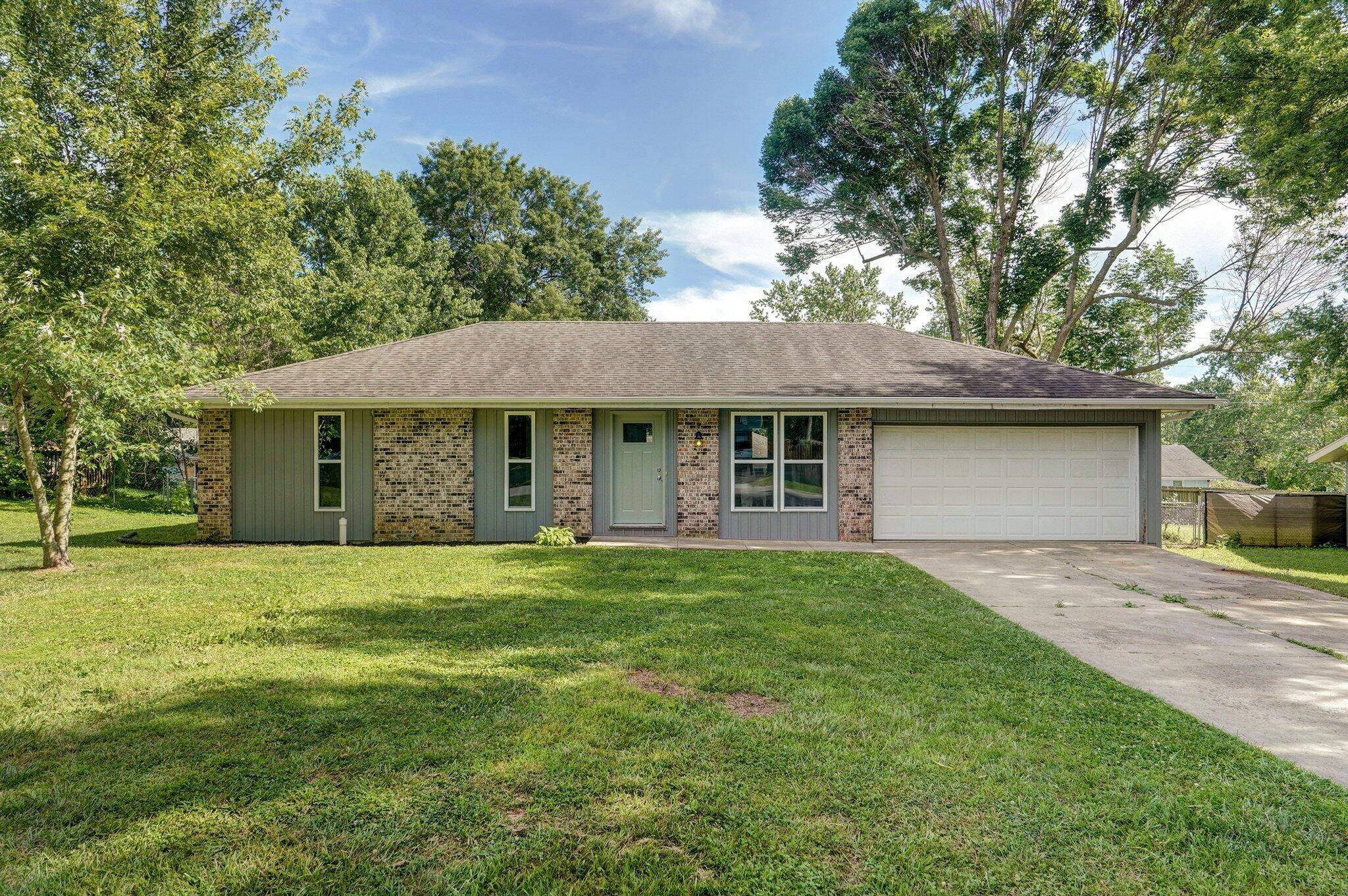 3158 W Cynthia ST, Springfield, MO 65810
