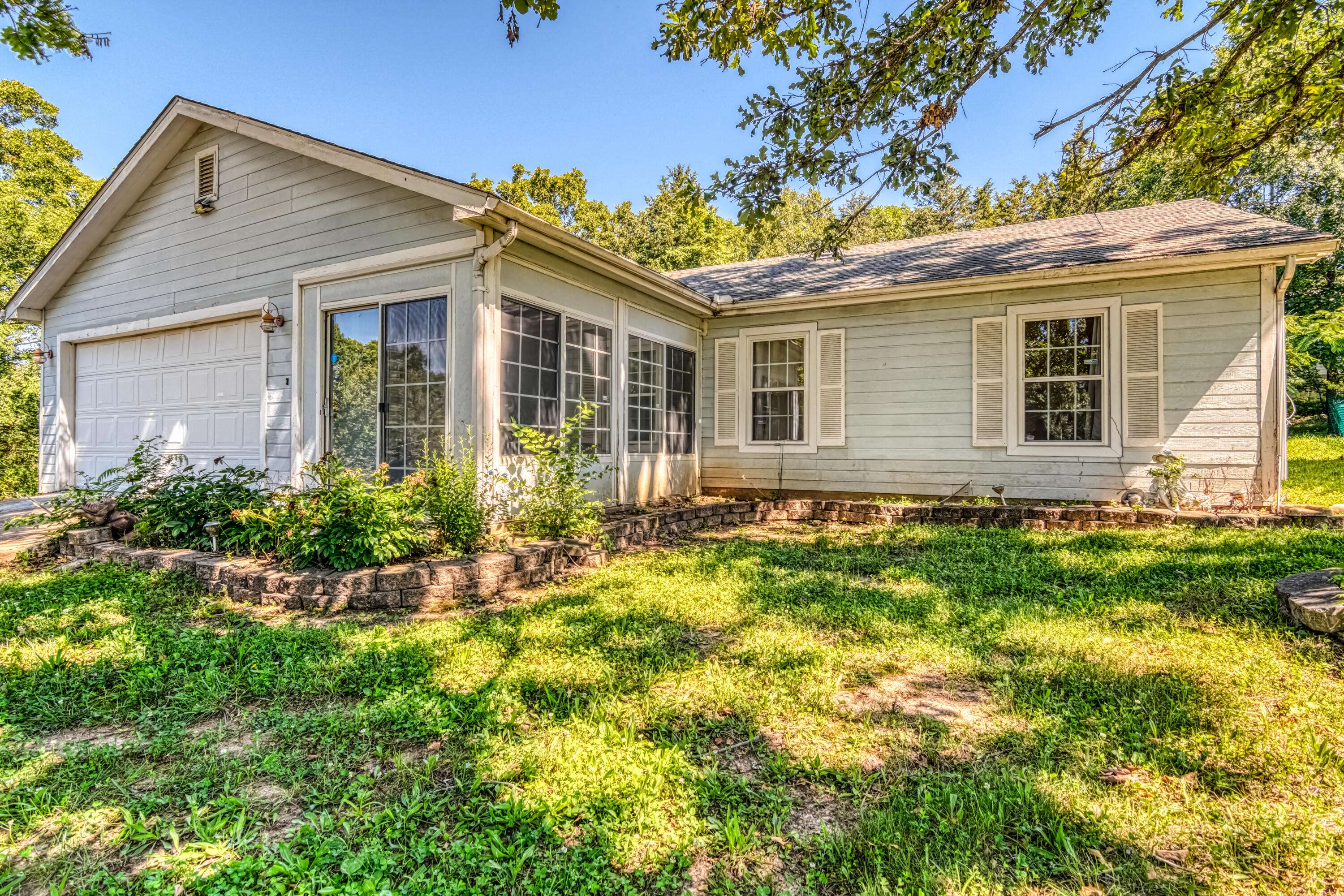 196 Eric DR, Kirbyville, MO 65679