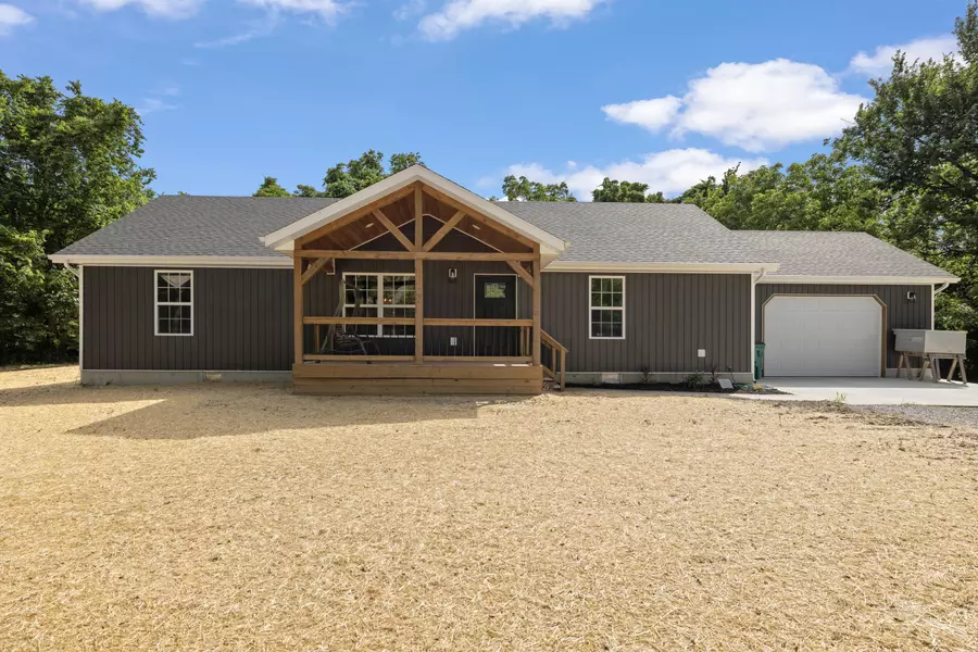 1219 Hart RD, Macomb, MO 65702