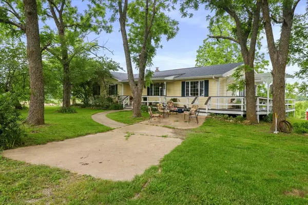 Dora, MO 65637,809 County Road 6160