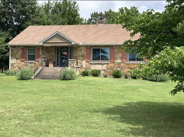 2445 W Oak ST, Carthage, MO 64836