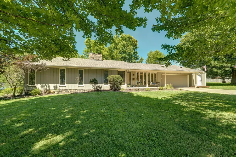 3 Sunset DR, Monett, MO 65708
