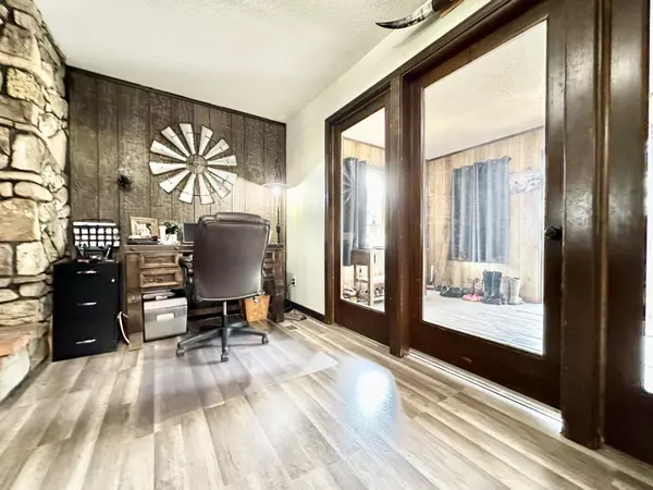 Pomona, MO 65789,5723 County Road 2490