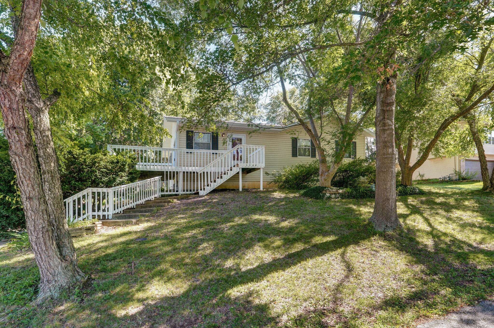 1104 E Chandler ST,  Ozark,  MO 65721