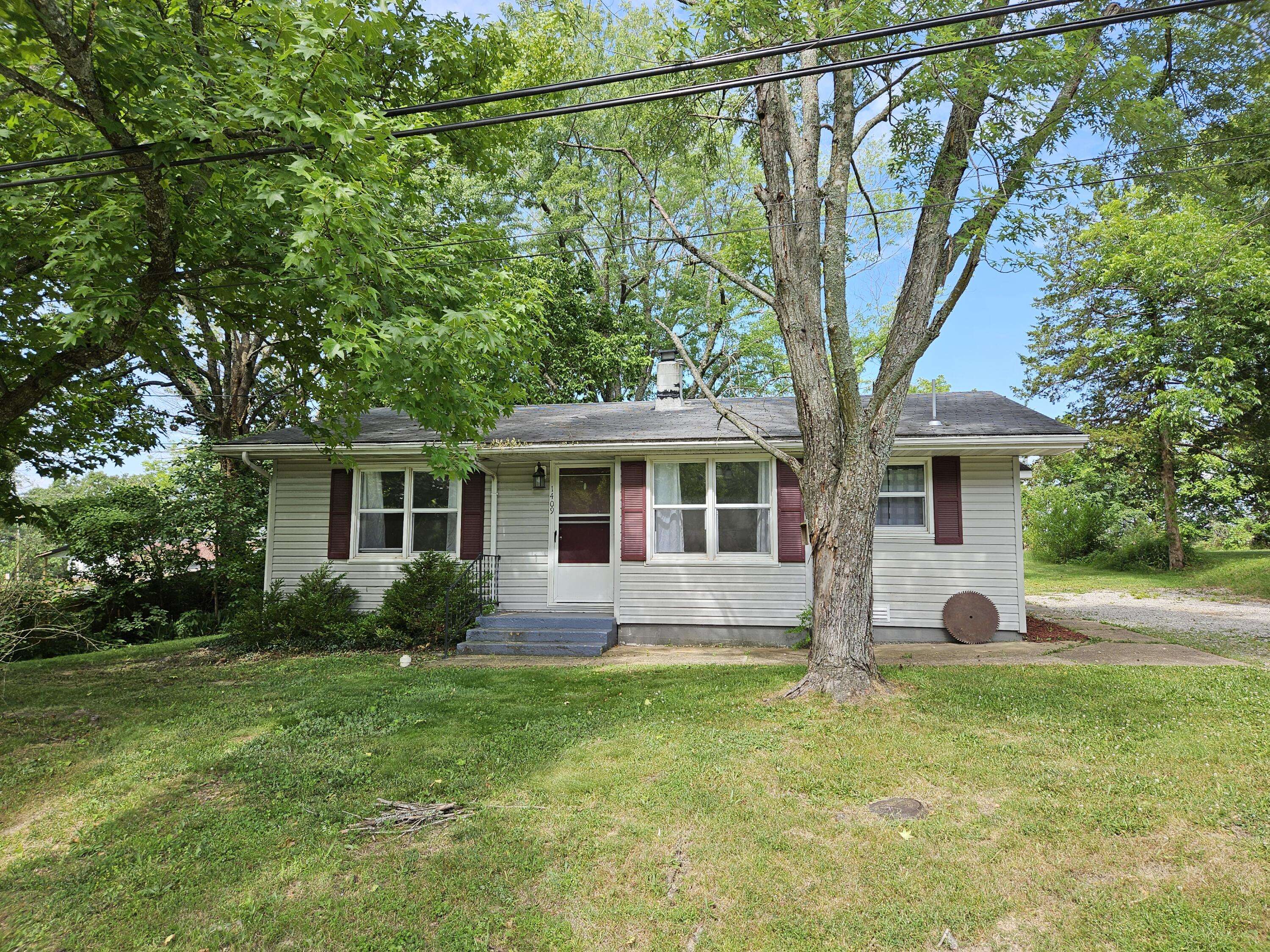 1409 N Jefferson ST, Ava, MO 65608