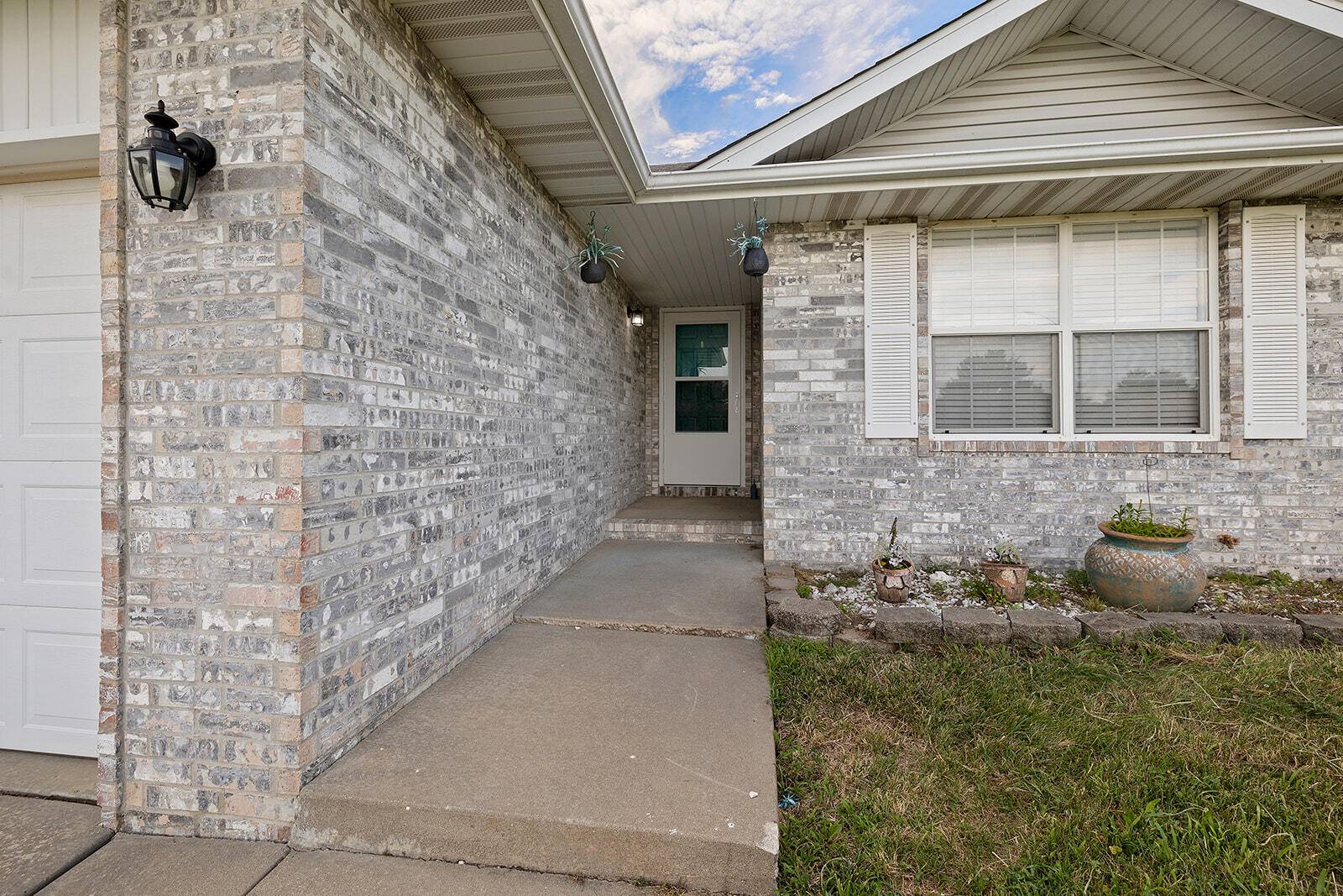 589 N Chandler AVE, Republic, MO 65738