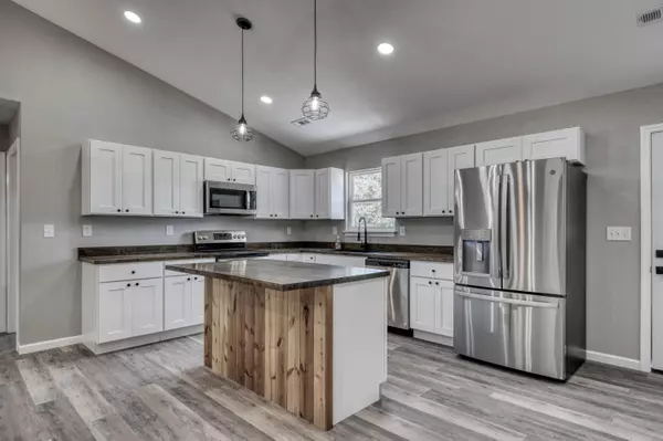 Anderson, MO 64831,802 N Plainview RD