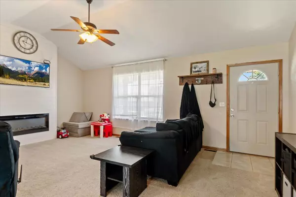 Clever, MO 65631,309 N Cheyenne