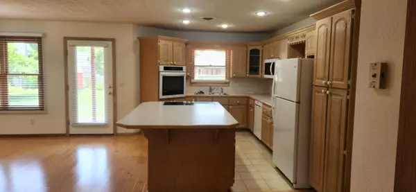 Marshfield, MO 65706,251 S Oak Grove ST