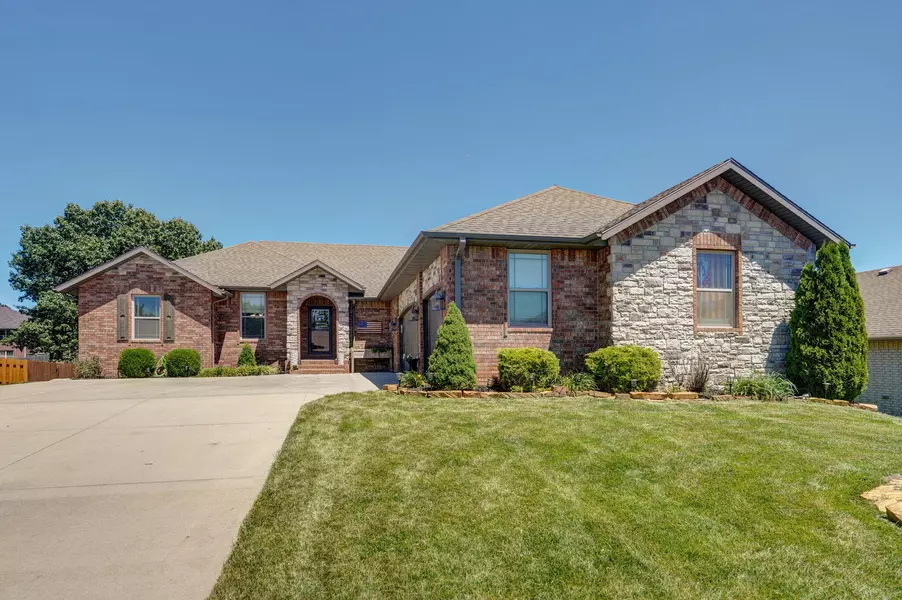 5722 S Cottonwood DR, Battlefield, MO 65619