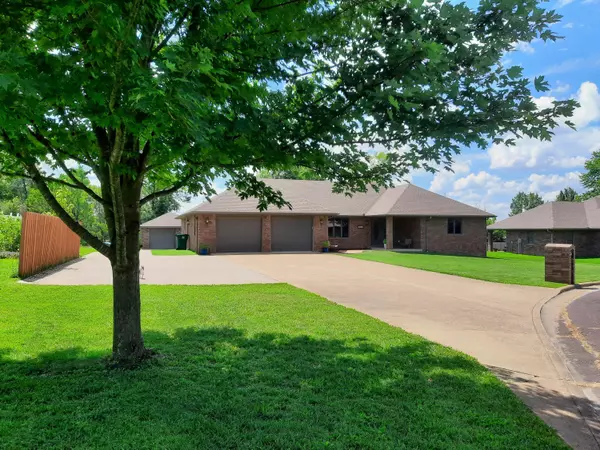 1303 N Stonegate DR,  Mountain Grove,  MO 65711