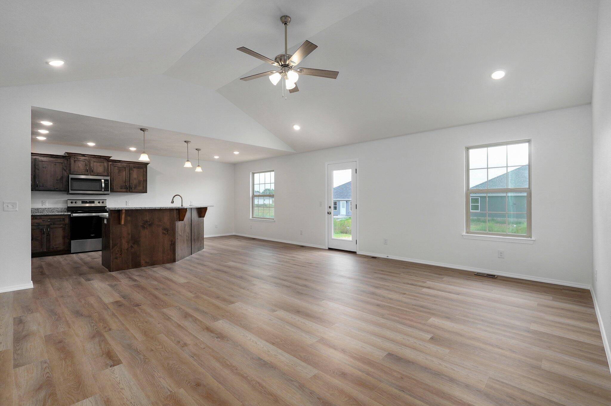 Mt Vernon, MO 65712,1726 S Landrum ST