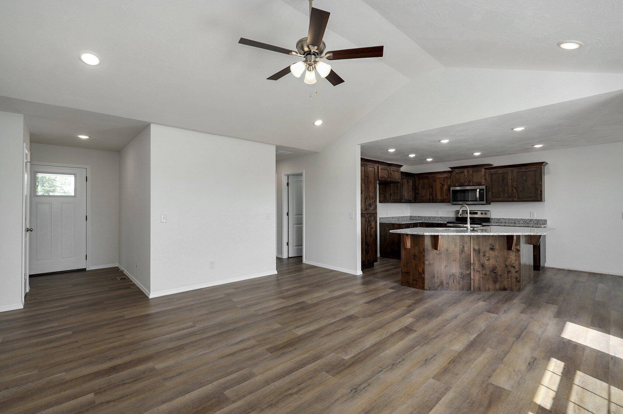Mt Vernon, MO 65712,1717 S Cash DR