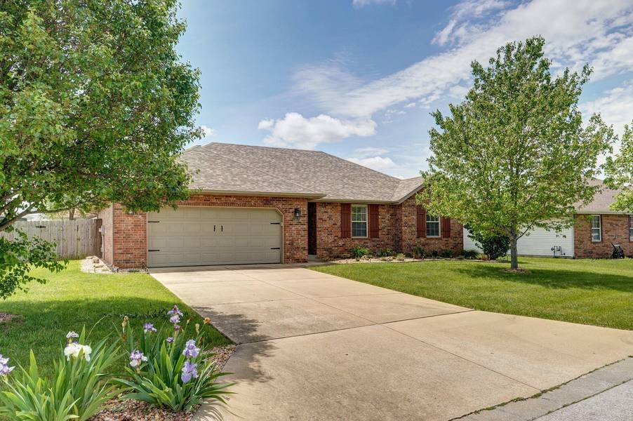 1212 E Chesapeake DR, Ozark, MO 65721