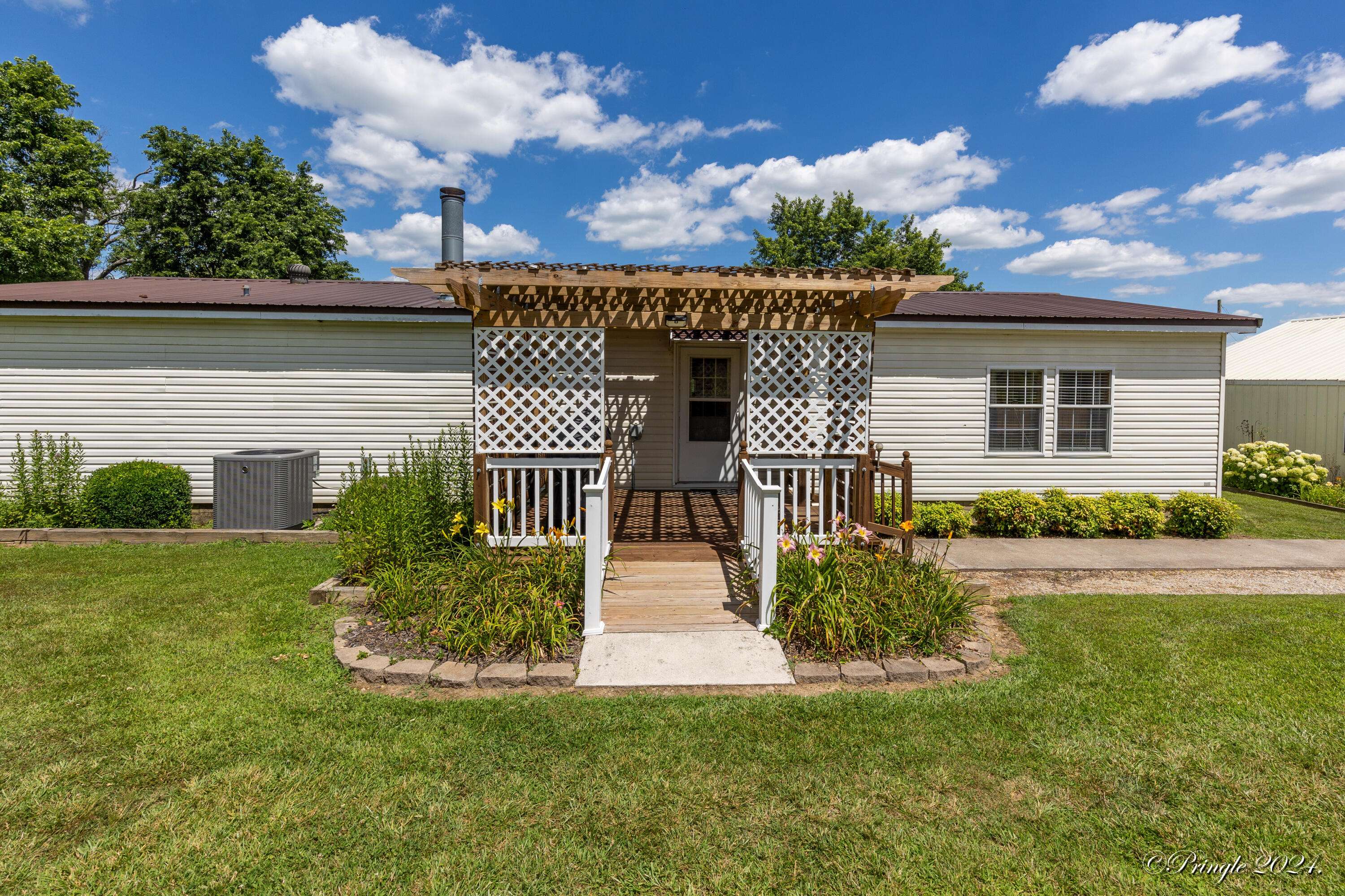 West Plains, MO 65775,8515 County Road 9790