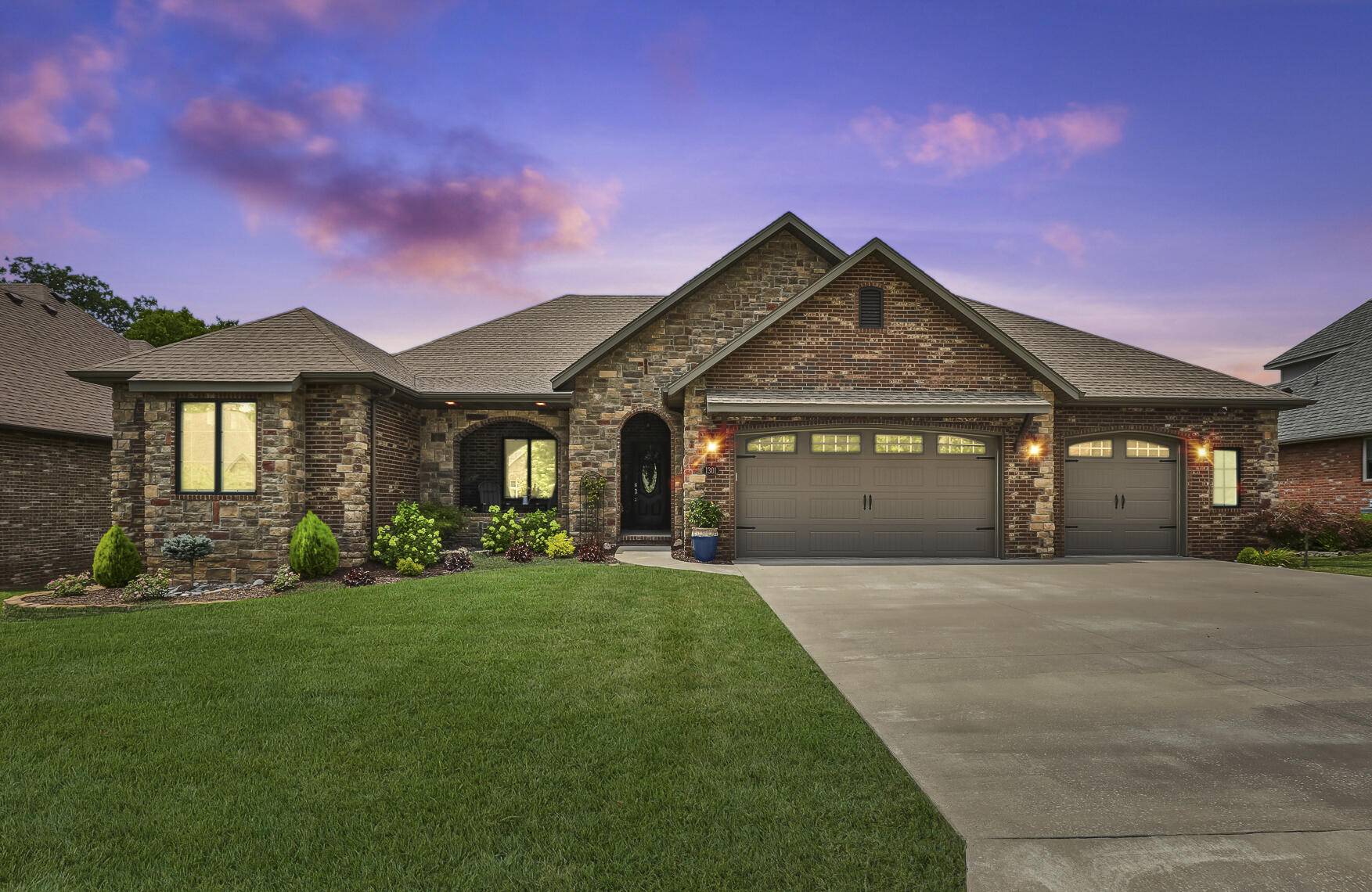 1301 S Waterstone Bnd, Nixa, MO 65714